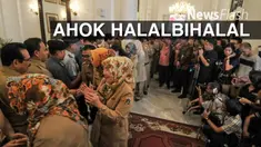 Gubernur DKI Jakarta Basuki Tjahaja Purnama atau Ahok menggelar acara halalbihalal bersama dengan pegawai Pemerintah Provinsi (Pemprov) DKI. Dia ditemani Wakil Gubernur DKI Jakarta Djarot Saiful Hidayat