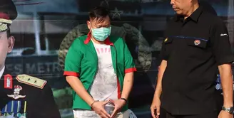 Pihak kepolisian menemukan 3 paket narkoba jenis sabudi kediaman presenter Reza Bukan. Menurut polisi paket itu memiliki berat netto 0,19 gram. (Nurwahyunan/Bintang.com)