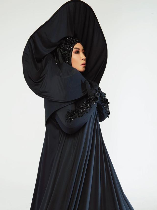 Makin Langsing, Ini 7 POtret Terbaru Melly Goeslaw yang Curi Perhatian