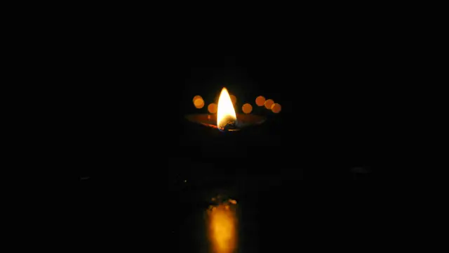 Ilustrasi lilin, malam hari, malam Jumat Kliwon