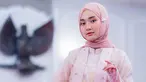 Dalam single barunya kali ini, Fatin dan Ghea mengalami konflik batin yang teramat runyam. Keduanya mendapati saling melabuhkan hati kepada pria yang sama. Liriknya yang lembut namun tegas seolah melambangkan keteguhan hati seorang perempuan, yang kemudian menjadi kekuatan utama dalam lagu yang dibawakannya. (Liputan6.com/IG/@fatin30)