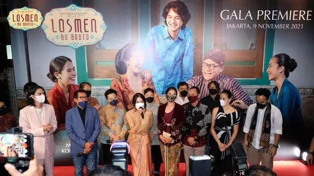 Diadaptasi dari Serial TV Lawas, Ini 6 Potret Gala Premiere Film Losmen Bu Broto