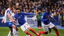 Aksi bek sayap Prancis, Layvin Kurzawa pada laga kedua Kualifikasi Piala Eropa 2020 Grup H yang berlangsung di Stadion Stade de France, Paris, Selasa (26/3). Perancis menang 4-0 atas Islandia. (AFP/Franck Fife)