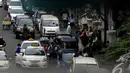 Meski Petugas Suku Dinas Perhubungan mulai berlakukan peraturan tentang parkir liar didenda lima ratus ribu, nampaknya Warga DKI Jakarta tidak menghiraukan, Jakarta, Senin (8/9/2014) (Liputan6.com/Johan Tallo)