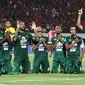 Gaya selebrasi pemain Persebaya. (Bola.com/Aditya Wany)