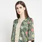 Cara memilih blouse batik kekinian untuk wanita agar pas dan nyaman saat dipakai (website/zalora.co.id).