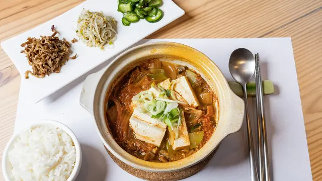 Resep Sup Kimchi Ala Korea yang Pedas Gurih dan Bikin Nagih