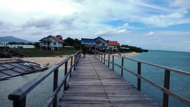 Ucapkan Selamat Tinggal Mantan Pacar di Pulau Lima Banten