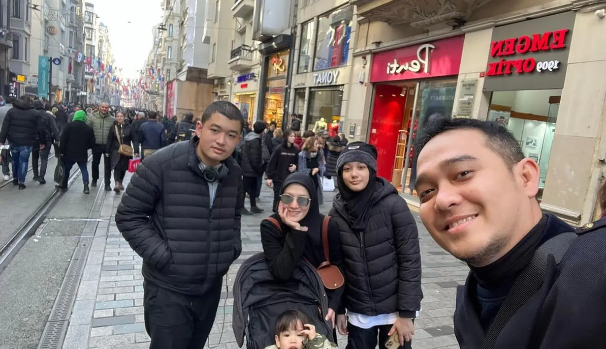 [Instagram/lyravirna]