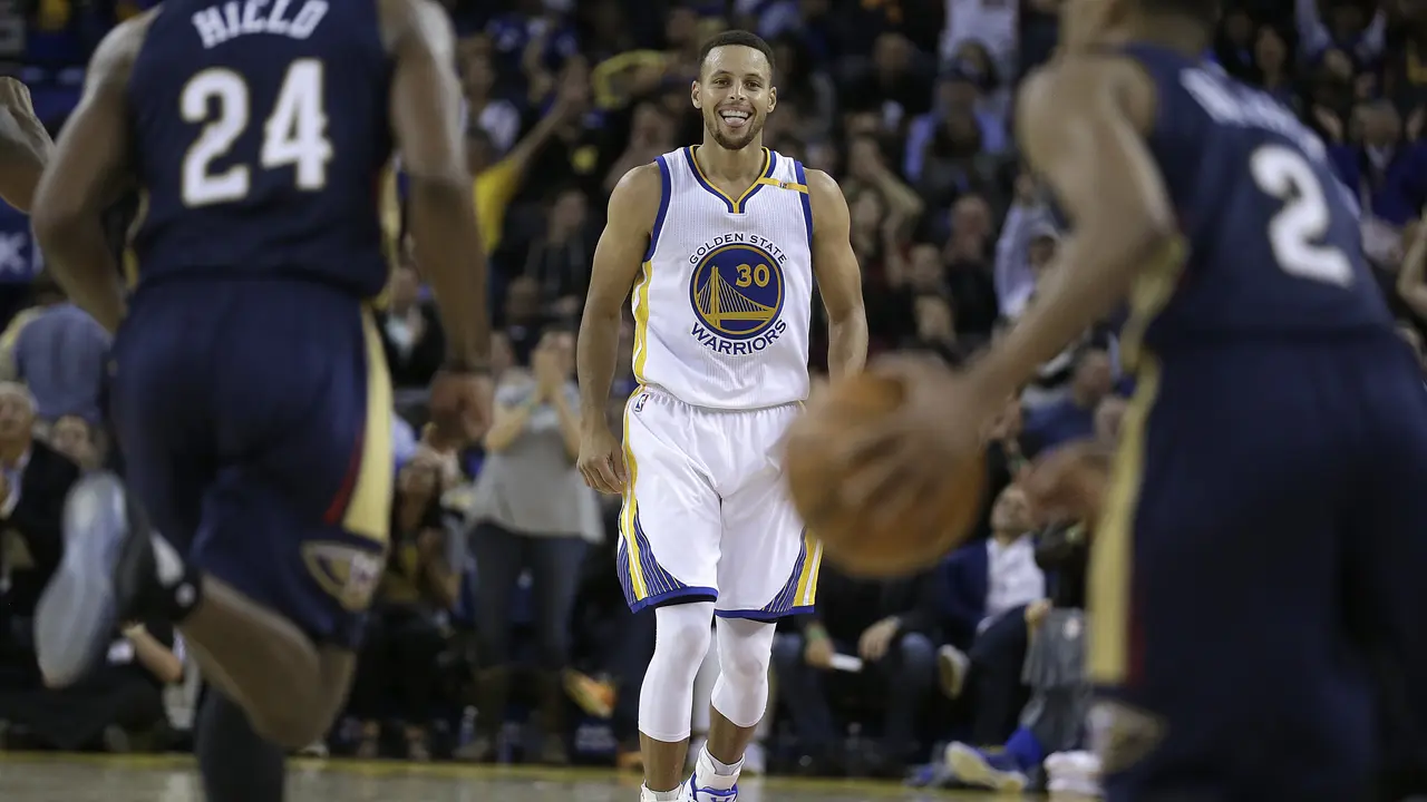 Curry Pecahkan Rekor Tembakan Tiga Angka Terbanyak