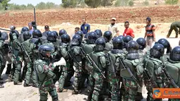 Citizen6, Lebanon: Prajurit TNI yang tergabung dalam Satgas Indobatt di Lebanon melaksanakan latihan CRC di sekitar Markas Indobatt, UN Posn 7 - 1, Adshid al Qusair, Lebanon Selatan, Selasa (19/6). (Pengirim: Badarudin Bakri).