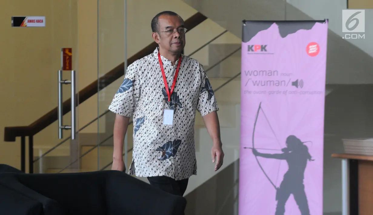 Sekretaris Kementerian Pemuda dan Olahraga (Sesmenpora) Gatot Sulistiantoro Dewa Broto usai menjalani pemeriksaan penyidik di Gedung KPK, Jakarta, Jumat (26/7/2019). Gatot diperiksa untuk penyelidikan kebijakan Menpora Imam Nahrawi dari 2014 hingga 2019. (merdeka.com/Dwi Narwoko)