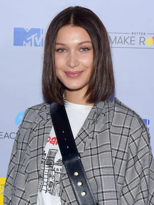 “Aku akan menjadi wanita sangat mandiri dan lebih mengkhawatirkan diriku sendiri dibandingkan mempedulikan orang lain,” tutur Bella Hadidi dilansir refinery.com, Senin (8/5/2017). (AFP/Bintang.com)