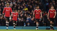 Tampil tanpa Cristiano Ronaldo yang dikabarkan menolak bermain, MU babak belur di kandang Manchester City dalam laga lanjutan Liga Inggris, Minggu (6/3/2022). Kalah mutlak dalam penguasaan bola yang mencapai 30 persen berbanding 70 persen, Setan Merah takluk 1-4. (AFP/Oli Scarff)