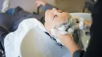 Rambut Tipis? Begini Cara Memilih Sampo yang Tepat Sesuai Kulit Kepala