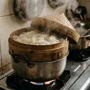 Cara Menghangatkan Nasi Kemarin Pakai Kukusan, Tetap Pulen dan Tidak Kering
