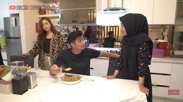Semakin Perhatian, Ini 6 Potret Teuku Ryan Jadi Suami Siaga untuk Ria Ricis