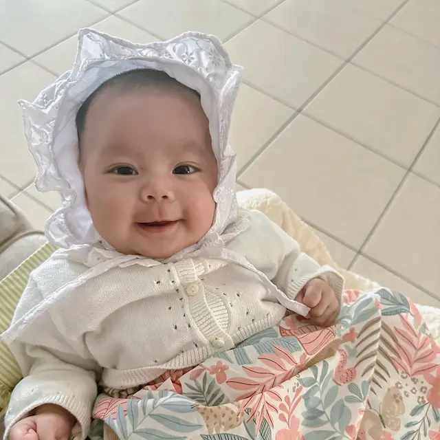 6 Potret Larissa Chou Ungkap Wajah Baby Alesha, Mirip Ikram Rosadi Versi Cewek
