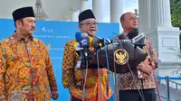 Menteri Pendidikan Dasar dan Menengah atau Mendikdasmen Abdul Mu'ti&nbsp;di Kompleks Istana Kepresidenan Jakarta, Jumat (17/1/2025). (Liputan6.com/Lizsa Egeham)