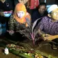 Mensos Khofifah mendatangi makam korban kekerasan seksual di Bogor (Achmad Sudarno/Liputan6.com)