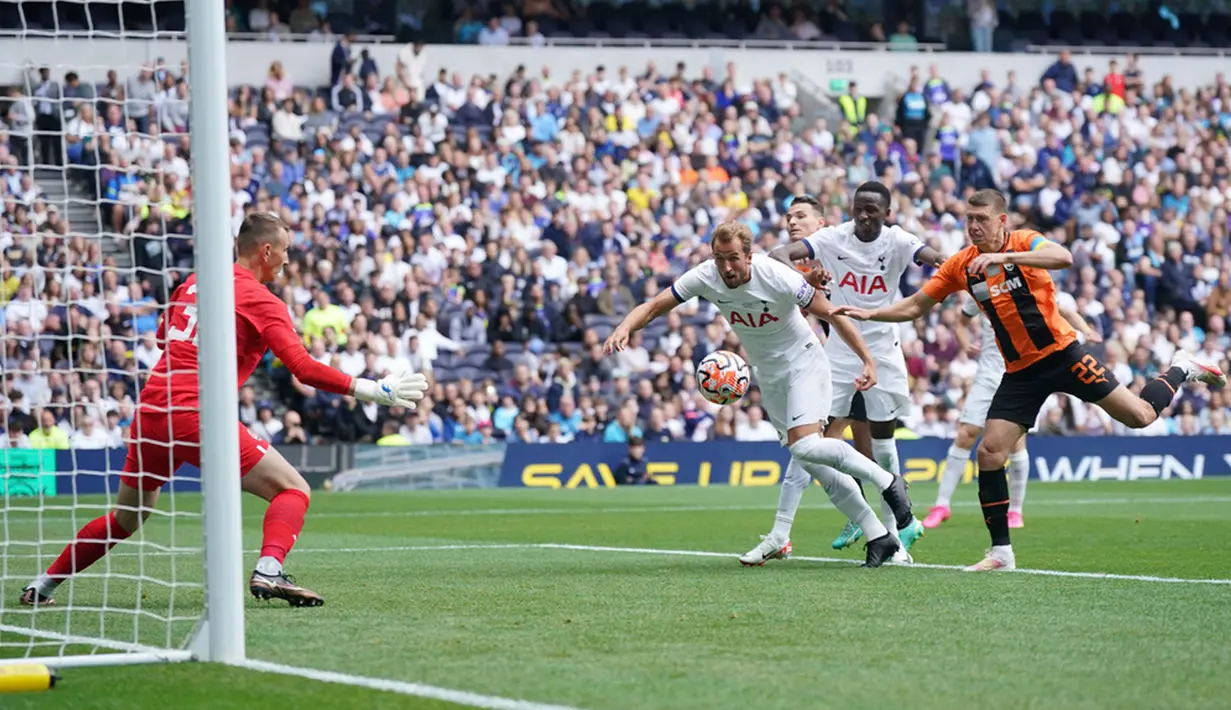 Dane Scarlett mencetak gol penutup untuk pasukan Ange Postecoglou di menit akhir. Tottenham Hotspur menutup pertandingan dengan kemenangan 5-1. (Yui Mok/PA via AP)