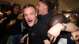 Beberapa pemain The Foxes yang tampak hadir di rumah Jamie Vardy adalah Christian Fuchs, Riyad Mahrez, Robert Huth, Daniel Drinkwater, Shinji Okazaki, Wes Morgan, dan Leonardo Ulloa.  (Dailymail.co.uk)