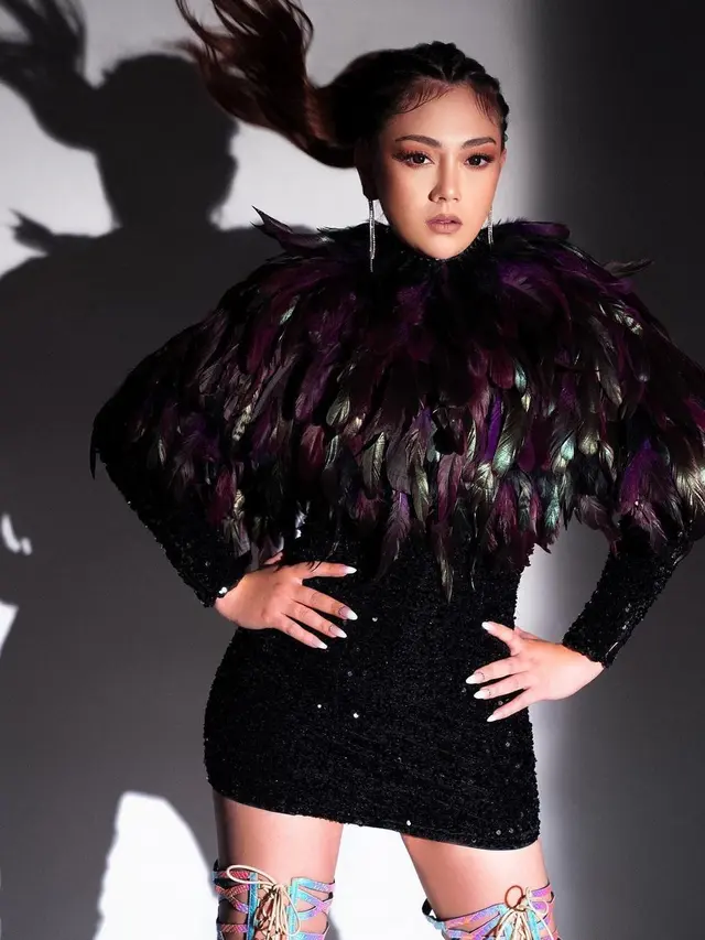 6 Pemotretan Terbaru Celine Evangelista, Gaya Busananya Curi Perhatian