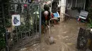Rekaman menunjukkan jalan-jalan yang tergenang air dan mobil-mobil yang terendam. (Photo by Sakis MITROLIDIS / AFP)