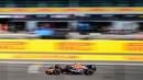 Pembalap Red Bull Racing, Max Verstappen memacu mobilnya saat balapan Formula 1 GP Italia 2023 yang berlangsung di Sirkuit Monza, Italia, Minggu (03/09/2023). (AP Photo/Marco Bertorello)