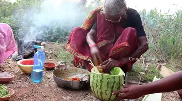 Youtuber tertua di dunia bernama Karre Mastanamma meninggal dunia. Karre hembuskan nafas terakhir di usia ke-107 di Gudiwada, India.