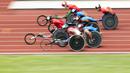 Atlet Thailand mendominasi cabang para atletik nomor 1500 meter putra klasifikasi T53/54 pada Asian Para Games 2018, di Stadion Utama Gelora Bung Karno Jakarta, Kamis(11/10/2018).  (Bola.com/Peksi Cahyo)
