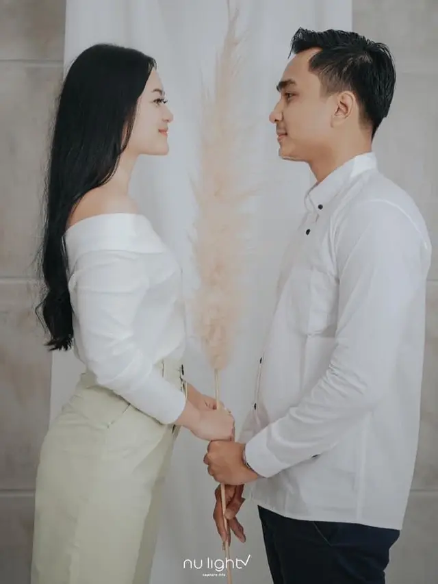 Makin Mesra, Ini 6 Pemotretan Lutfi Agizal dan Nadya Indry yang Berkonsep Vintage