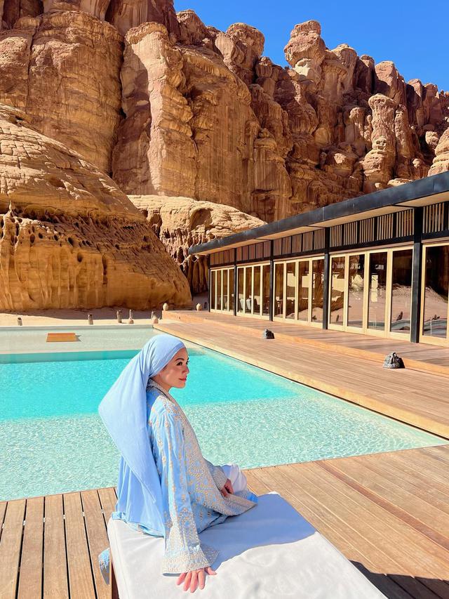 7 Potret Titi Kamal dan Christian Sugiono Liburan ke Al Ula Usai Jalani Umrah