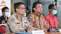 Direktur Tindak Pidana Umum Bareskrim Polri Brigjen Pol Ferdy Sambo (tengah) memberikan keterangan dalam rilis Kasus Kebakaran Kejagung di Bareskrim Mabes Polri, Jakarta, Jumat (13/11/2020). Penyidikan perkara berlangsung 20 hari. (Liputan6.com/Faizal Fanani)