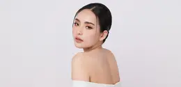 Ilustrasi perempuan tampil cantik dengan makeup dan parfum favorit. (c) kitthanes_r@hotmail.com/Depositphotos