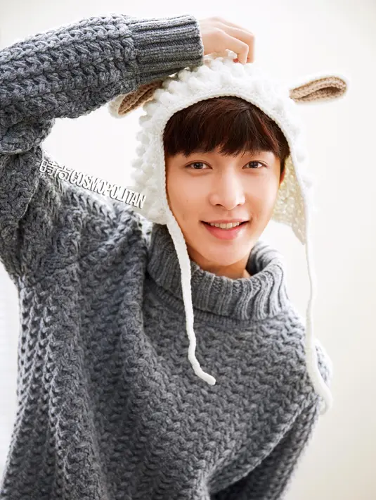 "Kalau putraku sendiri tidak. Kalau putriku, aku lebih tidak mengizinkannya. Aku ingin punya 5 anak laki-laki, satu perempuan. Akku akan memanjakannya," ujarnya. (Foto: Soompi.com)