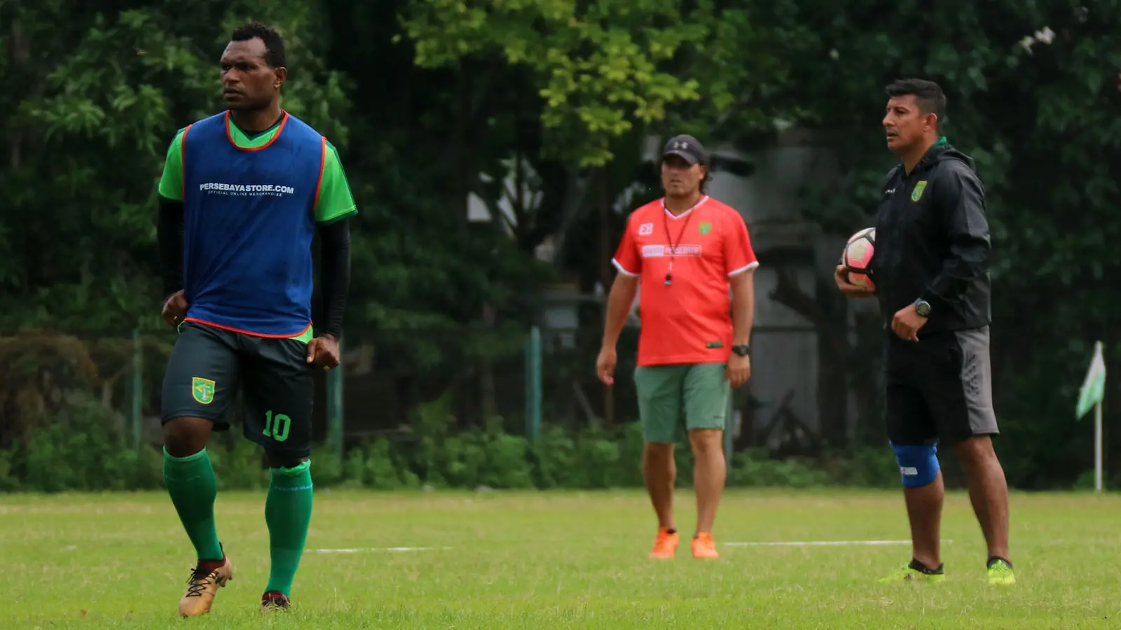 Rekrutan baru Persebaya di Liga 1 2018, Nelson Alom. (Bola.com/Aditya Wany)