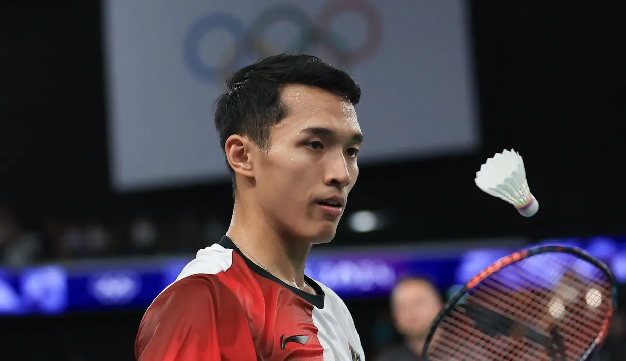 Pebulu tangkis tunggal putra Indonesia, Jonatan Christie saat melawan wakil Belgia, Julien Carraggi pada laga Grup L cabang olahraga bulu tangkis Olimpiade Paris 2024 di Porte de la Chapelle Arena, Paris, Prancis, Sabtu (27/07/2024). (Dok. NOC Indonesia/Naif Muhammad Al'as)