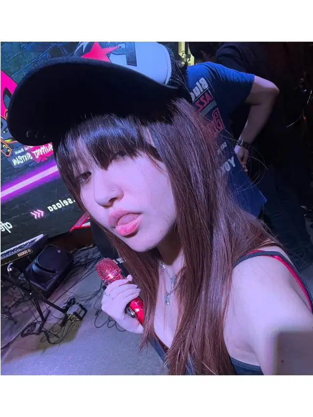 6 Potret Naykilla Penyanyi Lagu Garam dan Madu yang Viral, Gayanya Menawan
