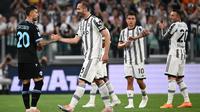 Juventus harus puas bermain imbang 2-2 kontra Lazio pada laga pekan ke-37 Serie A di Allianz Stadium, Selasa (17/5/2022) dini hari WIB. (AFP/MARCO BERTORELLO)
