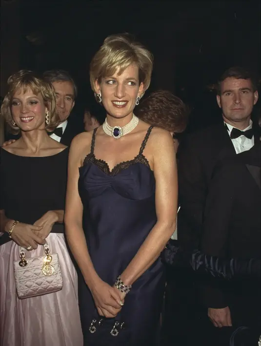 Putri Diana hadir di tahun 1996. Diana muncul di Met Gala 1996, jadi masih ada harapan bukan untuk Princess of Wales saat ini juga muncul di Met Gala? Foto: Vogue.