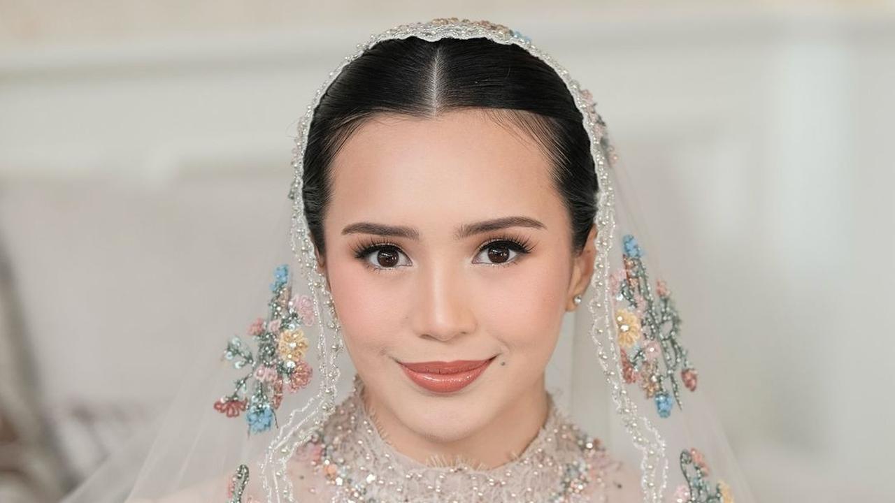 6 Potret Cantik Beby Tsabina Saat Ngunduh Mantu, Tampilkan Pesona Khas Ningrat dengan Dress Full Payet dan Makeup Super Flawless