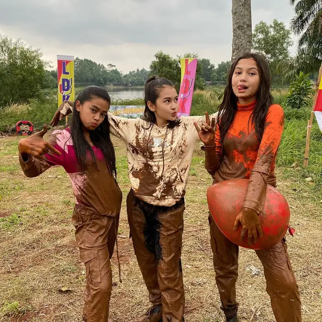 6 Potret Kebersamaan Sandrinna Michelle dan Saskia Chadwick, Akrab Banget