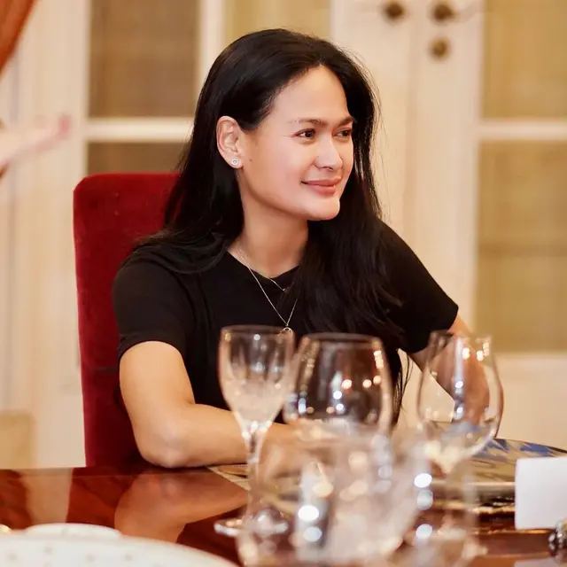 Genap Berusia 53 Tahun, Ini 7 Pesona Donna Harun yang Tetap Awet Muda
