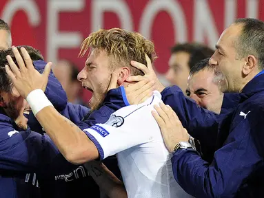 Ekspresi pemain Italy, Ciro Immobile (tengah) usai mencetak gol ke gawang Makedonia pada kualifikasi Piala Dunia 2018 di Philip II of Macedon stadium, Skopje Senin (10/10/2016) dini hari WIB. (AFP/Robert Atanasovski)