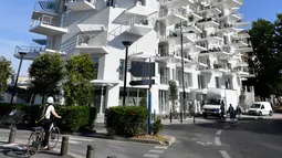 Foto pada 3 Juni 2019 memperlihatkan sebuah bangunan "L'arbre blanc" (White Tree) di Montpellier, Prancis selatan. L' Arbre Blanc yang berarti pohon putih dalam bahasa Prancis memiliki balkon ulir yang berbentuk mirip cabang pohon. (Pascal GUYOT/AFP)