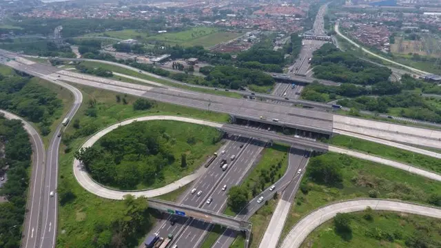 Tol Sumo membentang sepanjang 36,27 kilometer (km) dan menghubungkan Kota Surabaya dengan Kabupaten Mojokerto. (Dok Kementerian PUPR)