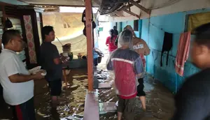 Hujan deras yang mengguyur wilayah Kota Tangerang dan sekitarnya, menyebabkan beberapa titik di Daerah Aliran Sungai (DAS) Cisadane terkena luapan air dari sungai, Sabtu (25/5/2024).