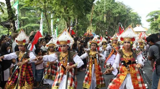 Sebanyak 500 seniman asal Kabupaten Badung, Bali ikut ambil bagian memeriahkan Pesta Kesenian Bali (PKB).