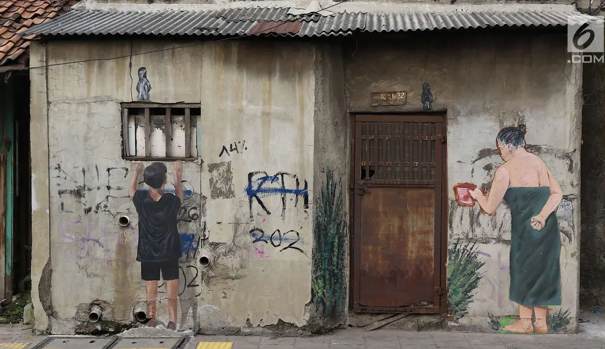 Sketsa-sketsa terlihat di depan Kampung Tematik Sketsa di kawasan Penjaringan, Jakarta Utara, Rabu (1/7). Sketsa-sketsa yang menghiasi kawasan tersebut dibuat dalam rangka menyambut Asian Games XVIII Tahun 2018. (Liputan6.com/Immanuel Antonius)